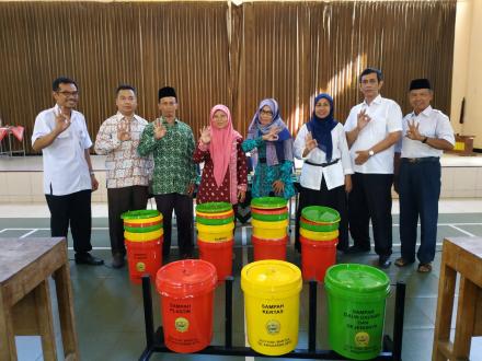 Penyerahan Tong Sampah 3R oleh Dinas Lingkungan Hidup Kabupaten Bantul